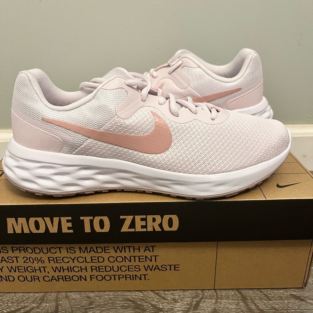 NWT Nike revolution 6 n light violet champagne white running shoes 8.5